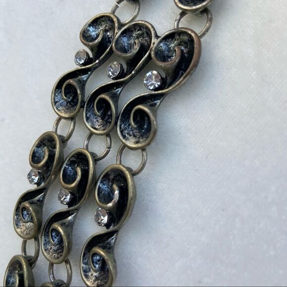 Dramatic serpentine rhinestone studded necklace - Picture 5 of 8
